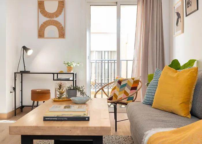 C21 Trendy 2 Bdr & Parking Downtown